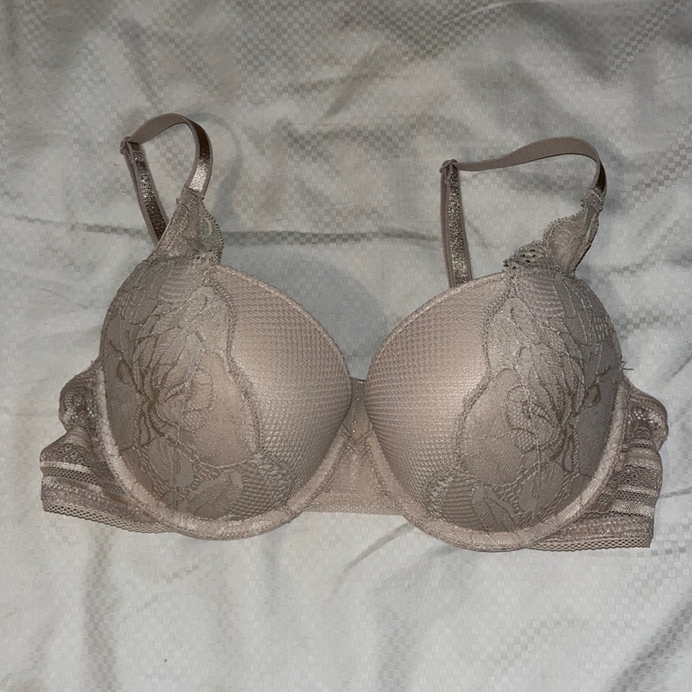 Plunge coverage push-up bra
